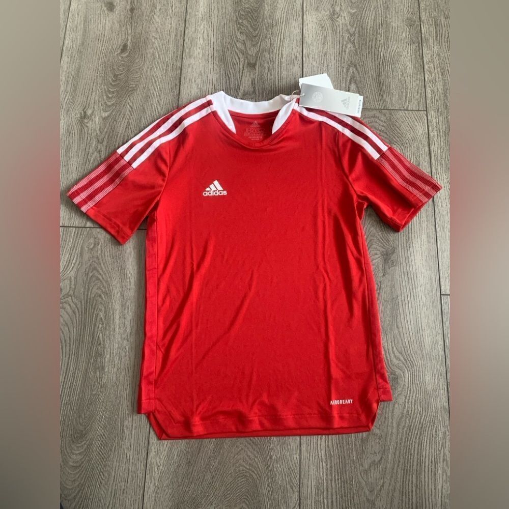 Adidas  jersey perfect for any sport practice